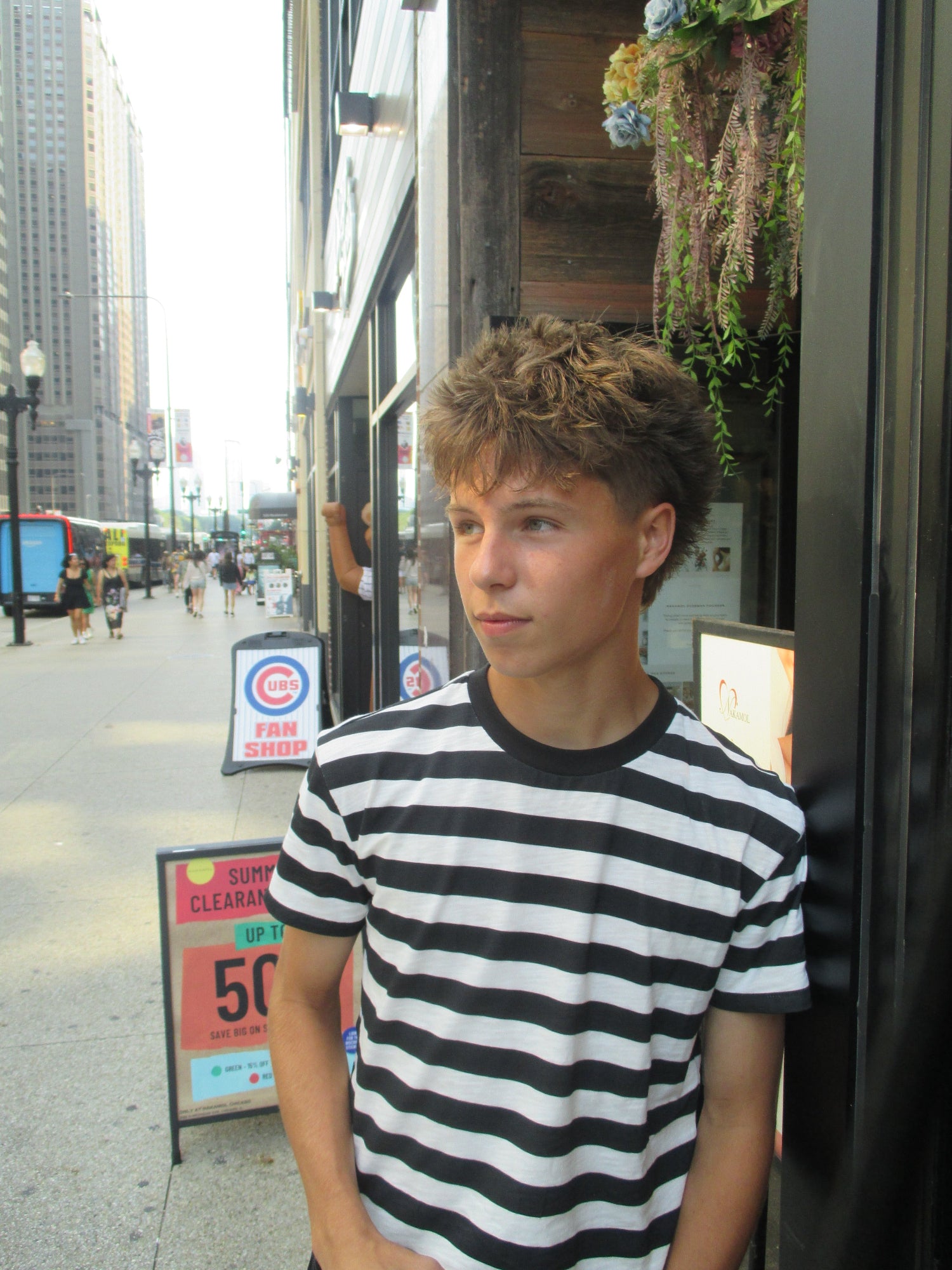 graphic of Ari, the designer of Ari